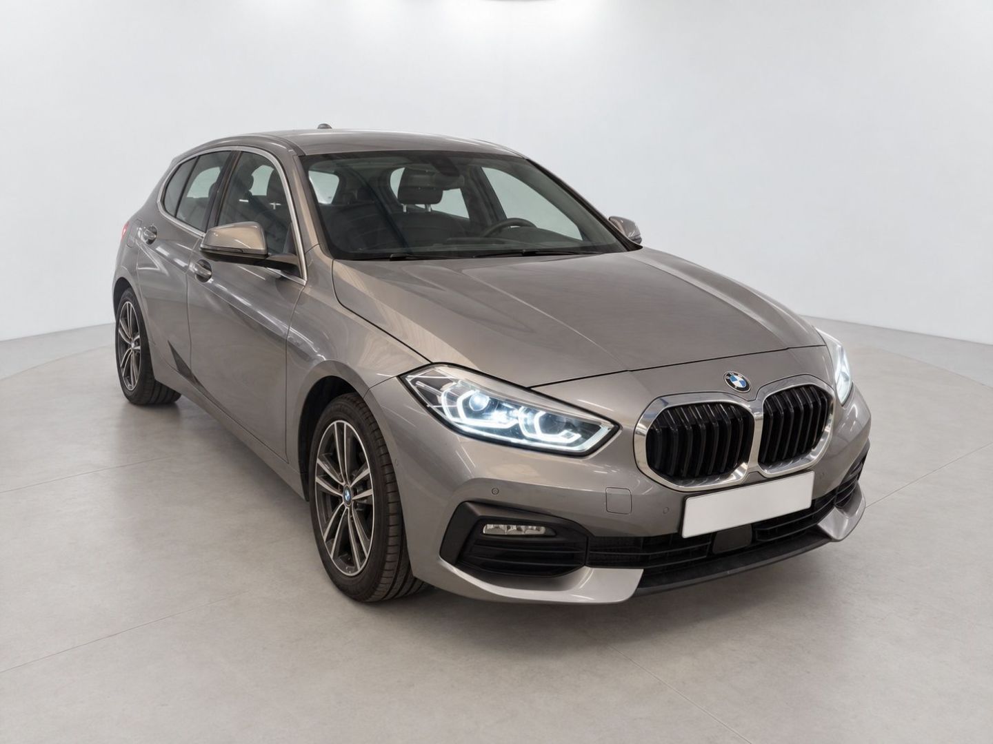 BMW SERIE 1 118i 136 Business Design DKG7 2022